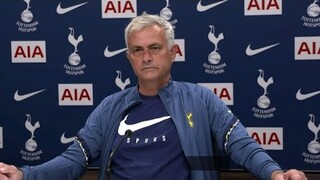 [Vietsub] Xúc động khoảnh khắc Jose Mourinho giúp phóng viên tri ân người cha quá cố