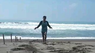 suasana laut selatan...  dan liat temen latihan salto...  mungkin?