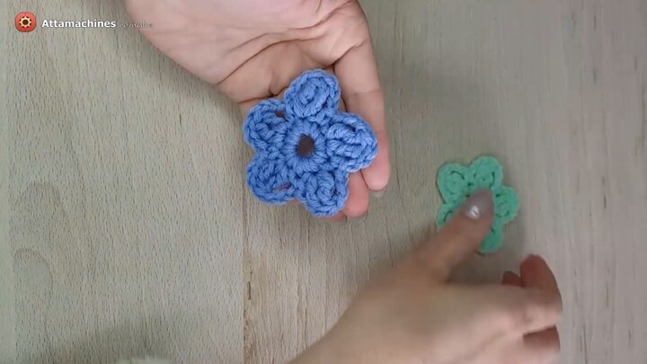 Simple crochet flower for clothes decor