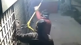 funniest robbery mission failed watch till the end caught on cctv