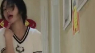 【Con gái】Một cô bé 14 tuổi không có kỹ năng nhảy pop nào nhưng lại hát rất nhanh bài "Love Like This