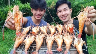 กุ้งเผาตัวใหญ่ๆ มันเยิ้มๆกินร้อนๆ พร้อมจิ้มซีฟู้ดแซ่บสุดๆ