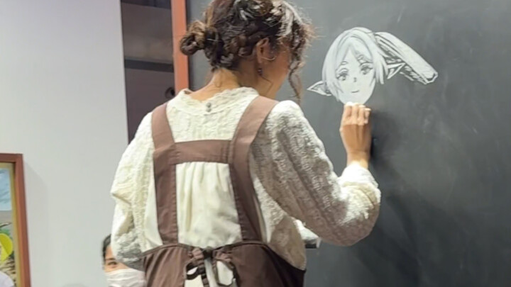 谁懂啊！原来日本漫展上的黑白海报居然是小姐姐一个人画的？！