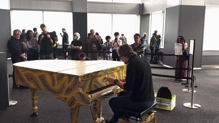 Howl's Moving Castle Theme Public Piano Performance (Tokyo, Japan)