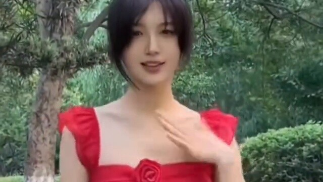 [It’s little Bing Xin] Little Bing Xin returns confidently in a red dress!