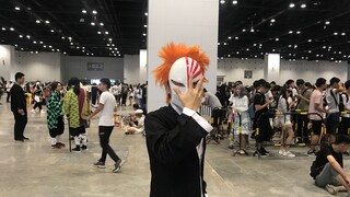 Setelah menambahkan efek suara ke coser Kurosaki Ichigo di pameran komik