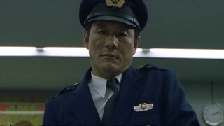 Kitano Takeshi spray-painted a taxi to look like a police car and posed as a policeman to rob a bank