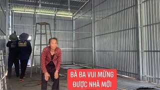 Thương mẹ con bà Ba ở trong liều cao su nền nhà chưa xong các chú từ thiện đã dựng nhà