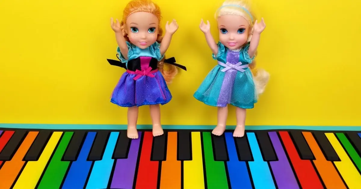 Music ! Elsa and Anna toddlers - singing - playdate - LOL dolls - drums -  piano - music - Bilibili