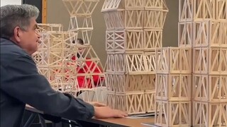 The teacher checks the students' architectural work in class. The teacher can tell how well they hav