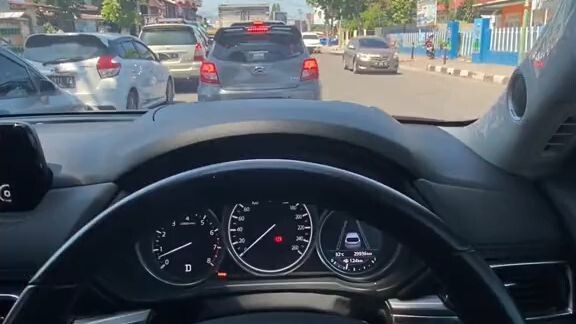 Nemu di kolong mobil langsung angkut