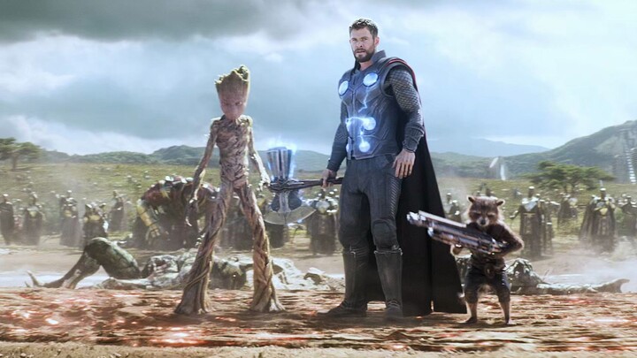 Sau cùng, Thor một mình chống lại mọi thứ và trở thành vua của Asgard.