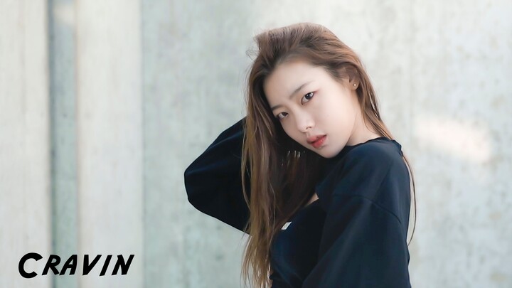 OYT Feng Ruohang đã nhảy theo giai điệu "Cravin" (phiên bản Lisa)
