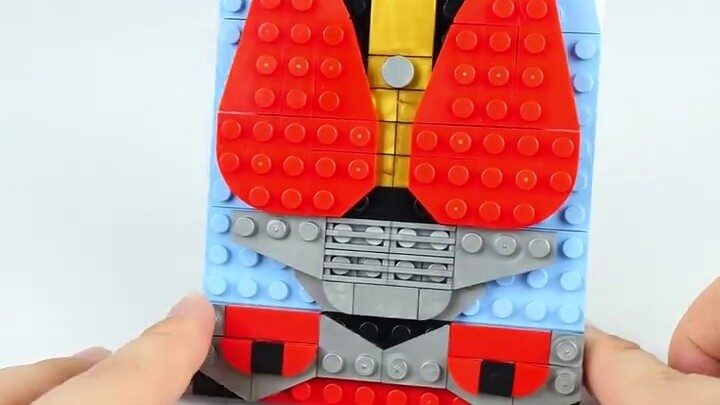 Bagaimana cara membuat Kamen Rider Den-O dengan 121 balok Lego?