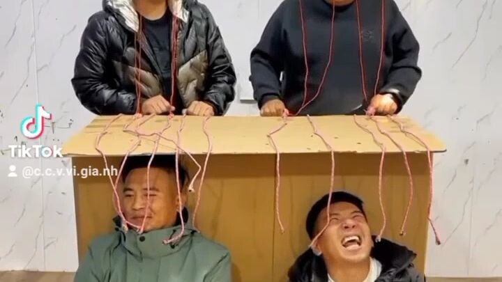 nghĩ ra nhìu trò ghê ta