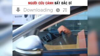 Người cứu cánh bất đắc dĩ