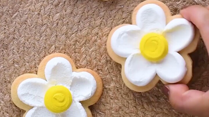 adorable flowers cake🌸