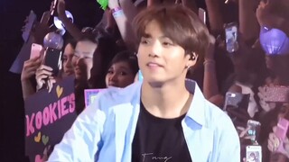 "Jungkook" Selain hujan deras, hanya kamu yang bisa membuatku berlari liar.