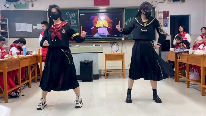 When the unknown students in the class danced Ado's "Dance" on New Year's Day... [Snacks/Ziwen] [Bla