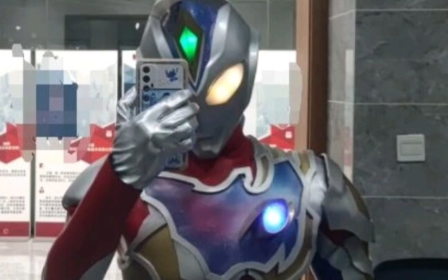 Ultraman Decai đã hoàn thành