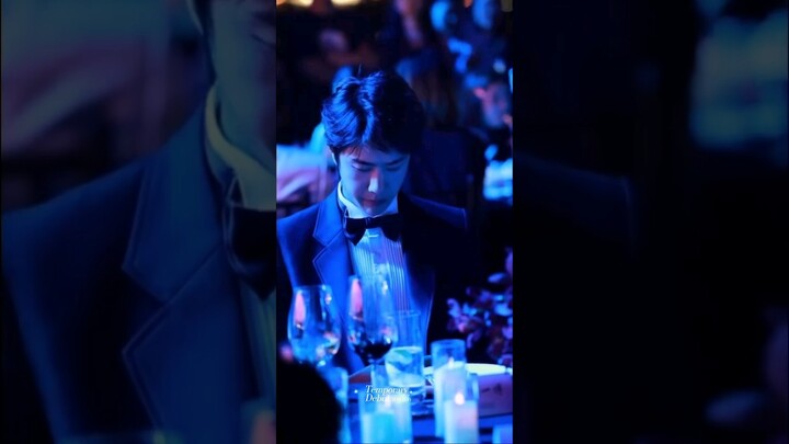 To Whom You Are TEXTING Mr. Wang Yibo????? Guessing SOMEONE At Home Right 🤭🤫