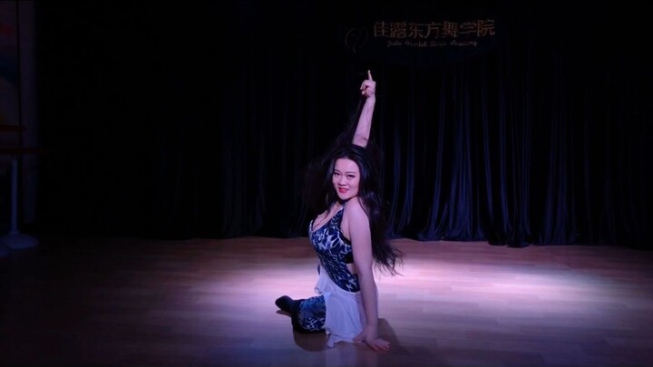 Wu Jialu, a famous Chinese belly dance teacher in Changsha, Hunan [Hi, Beauty]