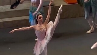 [Ballet] Cú xoay kiểu Ý có kiểm soát của Kokoreva + cú xoay roi