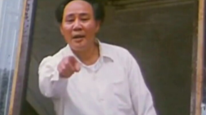 Một món đồ chơi nhỏ thực sự đã thu hút hàng chục nghìn người đến xem và hét lên "Mao Chủ tịch muôn n