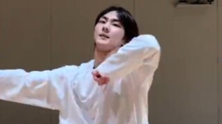 ENHYPEN Yang Zhenyuan Video vũ đạo cho "Kim Jongin - Rover" đã được phát hành!