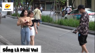 (Phần 2) Troll Tụt Quần Ở Ngoài Đường :) #Prank