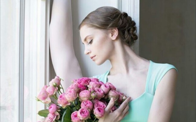 Elegant Salutes‖ A collection of salutes performed by ballerinas in different roles [Learning ballet