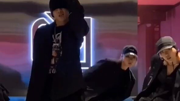 "Bữa tiệc nguy hiểm" phiên bản hiphop
