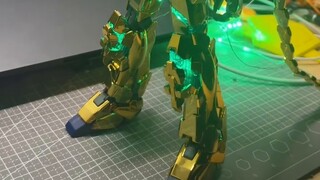 Có một bà mẹ mua một chiếc Gundam cho con đến nhờ tôi làm OEM, bà ấy đã khóc rất nhiều.