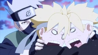 Kakashi: Saat itu aku memukul ayahmu seperti ini!