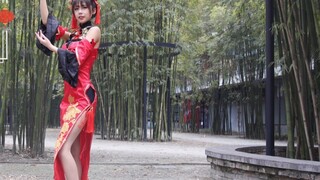 The cheongsam doll catches the falling flowers, please accept it, sir~