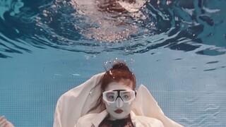 Tarian bawah air JungKook "SEVEN" sedalam 8 meter dan dia melakukan salto tanpa beban