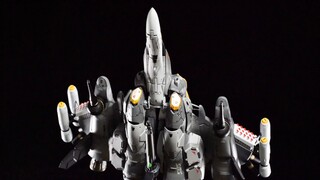 [Macross F] Bandai VF-25S fully equipped captain machine is done