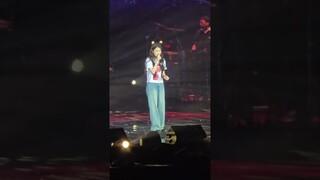 IU [En-Encore] - Give You My Heart (마음을 드려요) [Crash Landing On You OST] - IU Concert Manila [FANCAM]