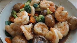 กุ้งผัดน้ำมันหอย รสชาติจะเข้มข้นหน่อยนะ