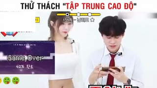 Thử thách chơi game tập trung cao độ trước mỹ nhân #giaitri
