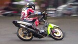 Nekat Latihan Balap Motor di Aspal Basah, Yamaha F1ZR