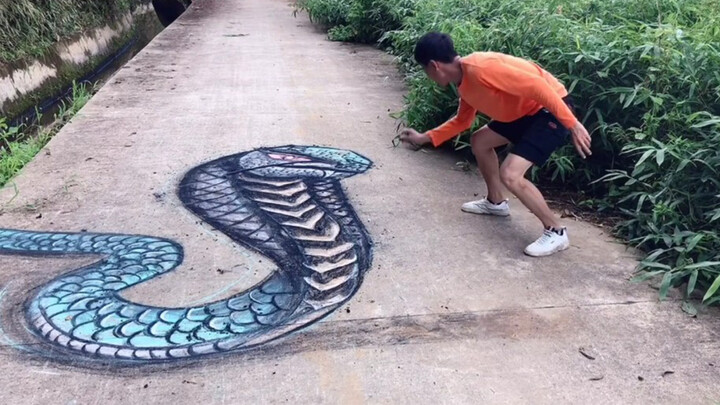 Life|Draw a Snake on the Road