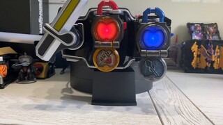 Masked Rider Gaim Gold and Silver Apple