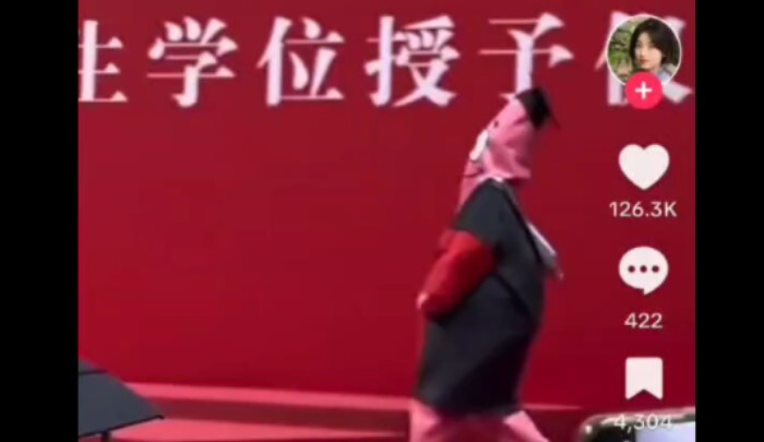 外国人看派大星博士的毕业典礼（评论翻译）