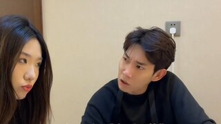 "Không quen, cặp đôi