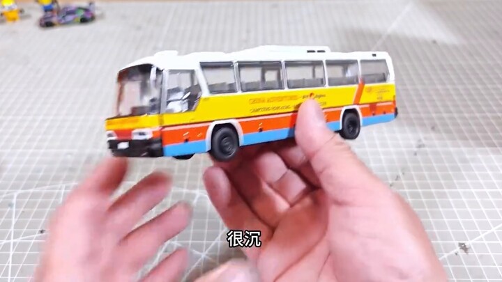 Mobil kendali jarak jauh di telapak tangan Anda! Bus kendali jarak jauh RC skala 1/64 pertama di dun