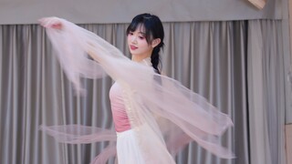 慢慢地…给大家跳一支温柔的舞蹈