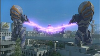 Ultraman Mebius dikalahkan Alien Monster dan tertangkap