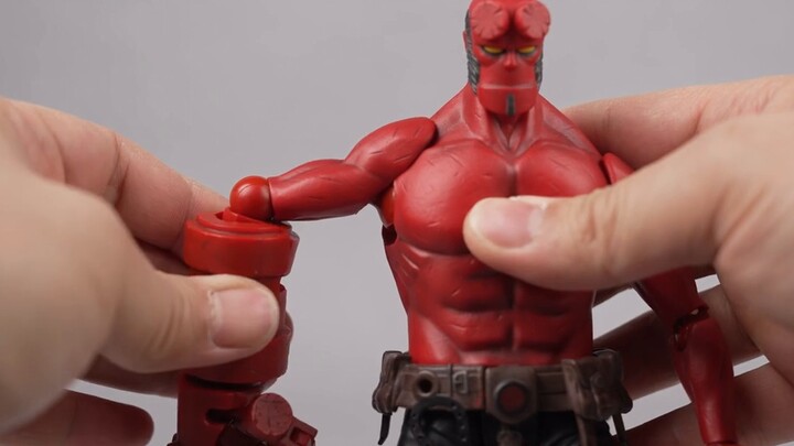 Qianzhilian Hellboy, 1/12 fully movable, 6 inches also has fully movable. There are cloth clothes an