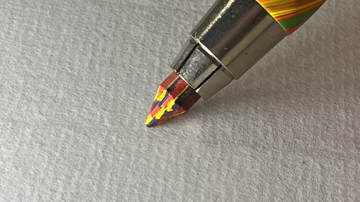 60块的魔幻彩虹笔，一笔能写多少种颜色？